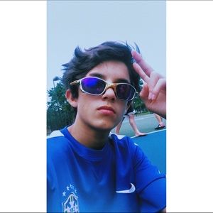 Meet your Posher, Victor